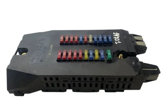 Mercedes-Benz Sprinter W901 W902 W903 W904 Fuse module A9015400150