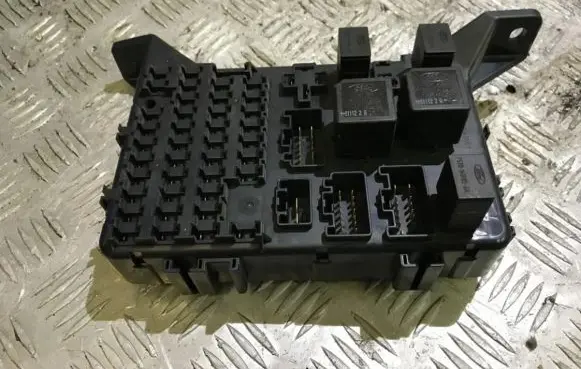 Ford Mondeo Mk III Fuse box set 1s7t14a073ae 1s7t-14a073-ae