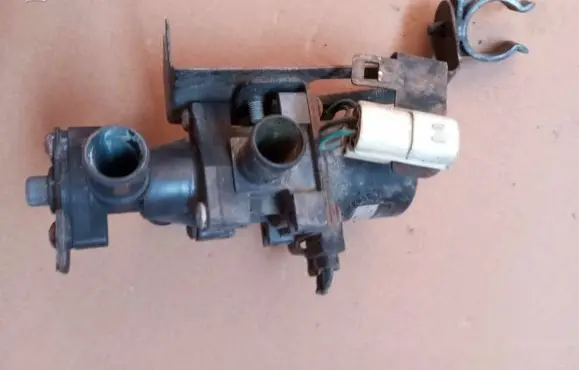 Jaguar XJ X308 Coolant heater control valve MNA6711AC 113600865