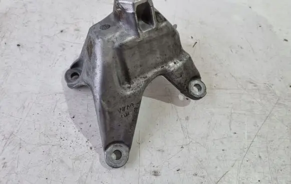 Audi A4 S4 B9 Engine mounting bracket 8W0199307L