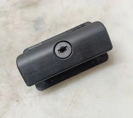 BMW 5 E39 Glove box lock 51168163018