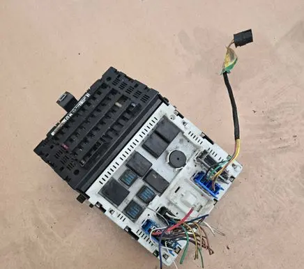 Renault Scenic I Fuse module 7703297784J