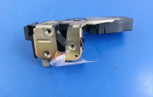 Volvo S40, V40 Front door lock