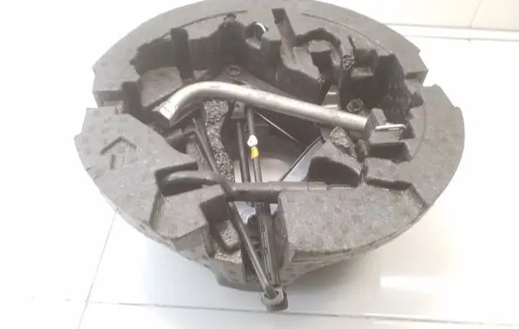 Skoda Octavia Mk3 (5E) Tool set 5E0012115E