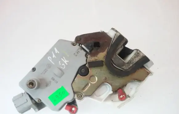 Nissan Primera Rear door lock