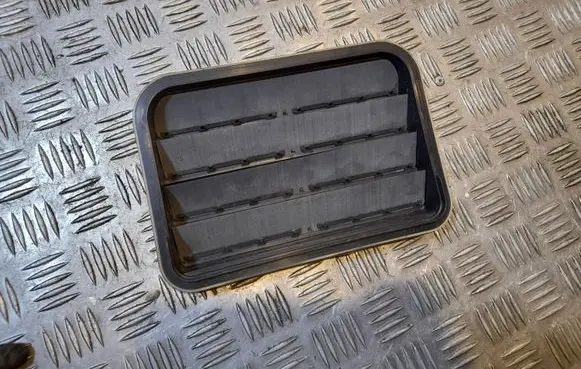 Porsche Cayenne (92A) Quarter panel pressure vent 7PP819181