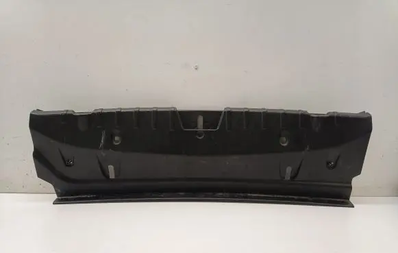 Trunk/boot sill cover protection