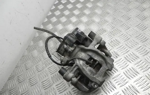 BMW 2 F46 Rear brake caliper 6883020 VD20120