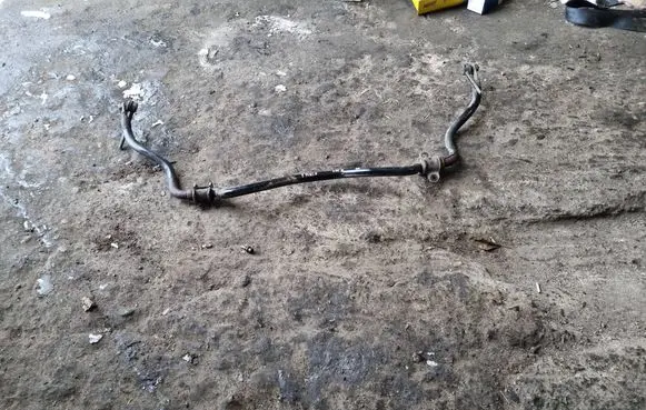 Toyota Yaris Front anti-roll bar/sway bar