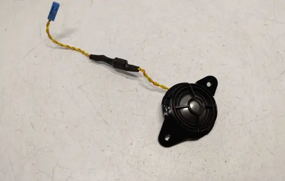 Front door high frequency speaker