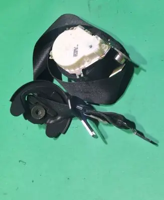 BMW X3 E83 Rear seatbelt 33026555