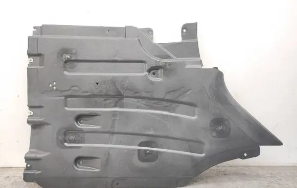 Center/middle under tray cover