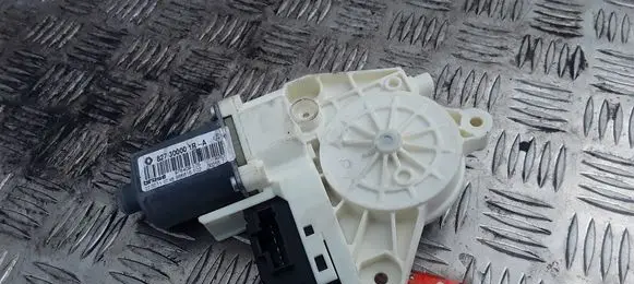 Renault Laguna III Rear door window regulator motor 827300001R