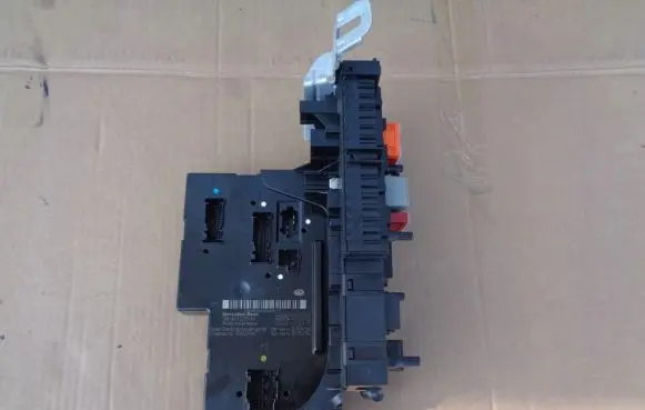 Mercedes-Benz C W204 SAM control unit 2049060105