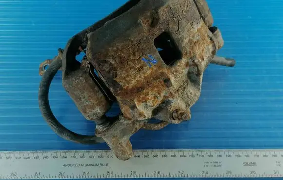 Hyundai i20 (PB PBT) Front brake caliper