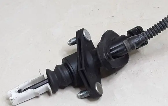 Opel Corsa C Clutch master cylinder 9126216