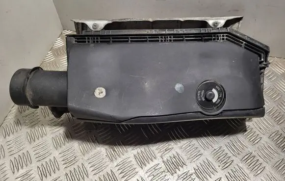 Mercedes-Benz E W210 Air filter box A6110900801