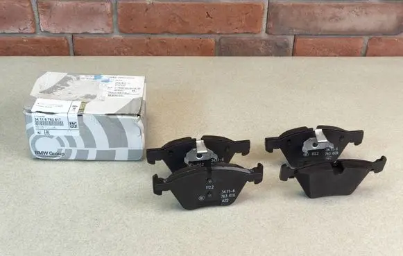 BMW 5 E60 E61 Brake pads (front) 6763617 6763618