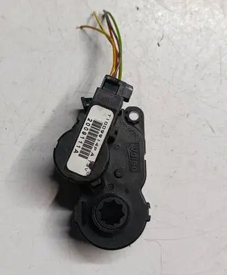 Citroen DS4 Air flap motor/actuator T1009914P 2009111A