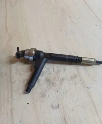 Opel Astra H Fuel injector 8973138612 12F18092