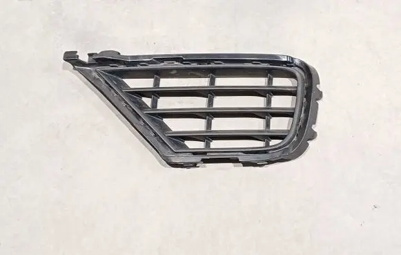 Volkswagen Touareg II Front bumper lower grill 7P6853665B