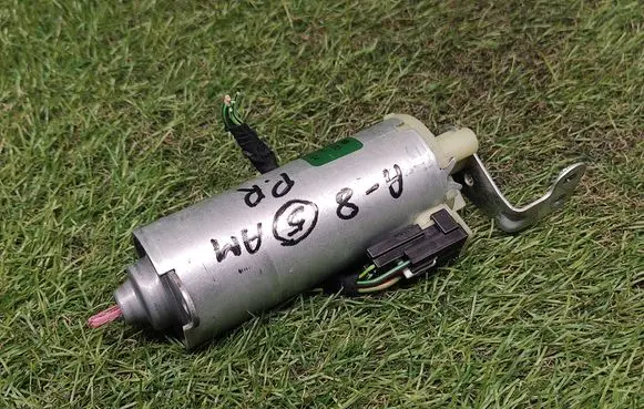 Audi A8 S8 D3 4E Seat adjustment motor 198392104 0130002530
