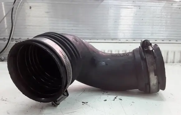 Renault Megane II Air intake duct part