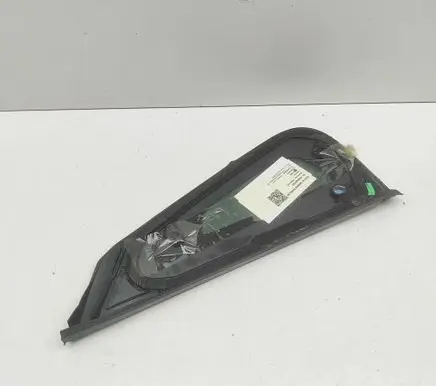 Toyota bZ4X Rear side window 