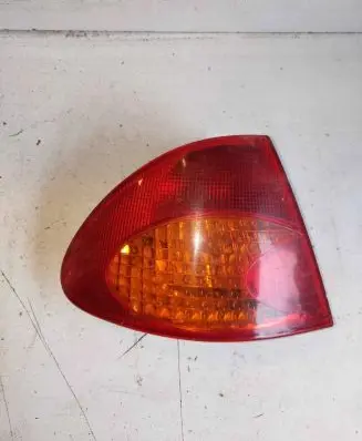 Toyota Avensis T220 Rear/tail lights