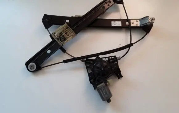 Audi Q2 - Front window lifting mechanism without motor 81A837462