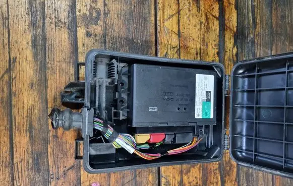 Audi A4 S4 B6 8E 8H Comfort/convenience module 4B0962258E