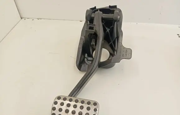 Mercedes-Benz E W213 Brake pedal A2052920107