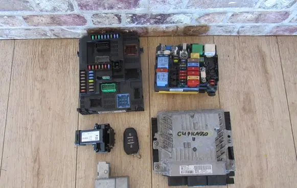 Citroen C4 II Picasso Other control units/modules 9808376980