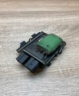 Volkswagen PASSAT B4 Heater blower motor/fan resistor 893959263 3131090041