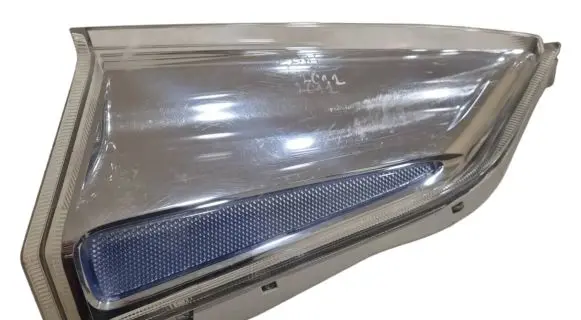 Nissan Leaf I (ZE0) Front reflector 