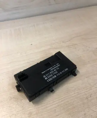 Mercedes-Benz E W211 Keyless (KESSY) go control unit/module 2118204075