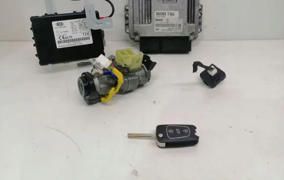 KIA Optima Engine ECU kit and lock set 39120-2A302