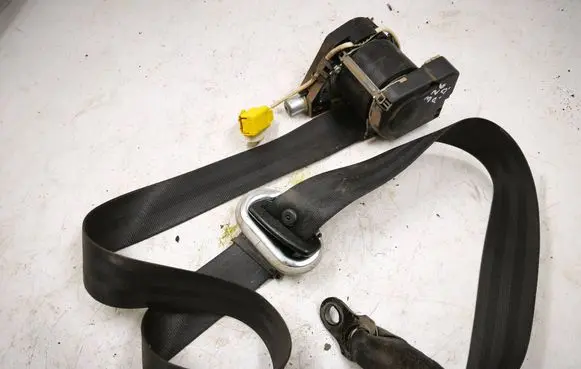 Volkswagen Caddy Front seatbelt 2K0857806B 65591 33042464