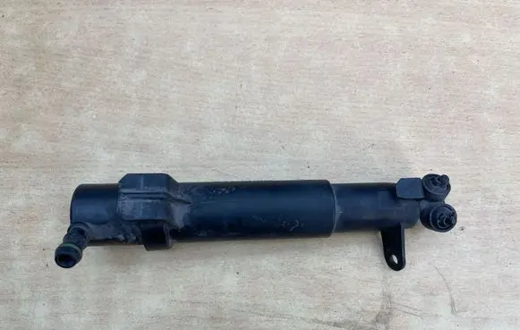 Mercedes-Benz E W211 Headlight washer spray nozzle 2118600647