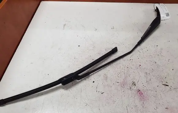 Front wiper blade arm