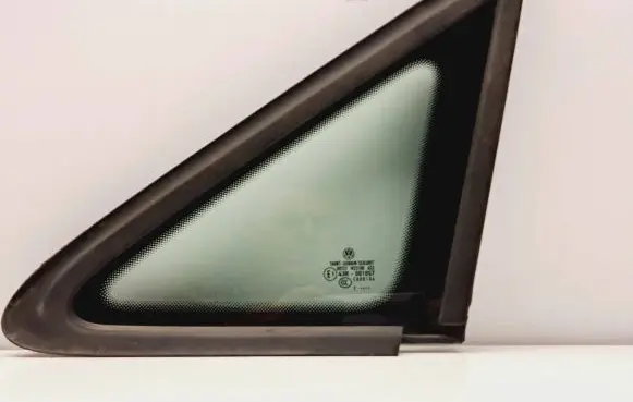 Volkswagen Caddy Front triangle window/glass 43R001057 E000184