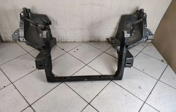 Toyota Sienna XL30 III Radiator support slam panel