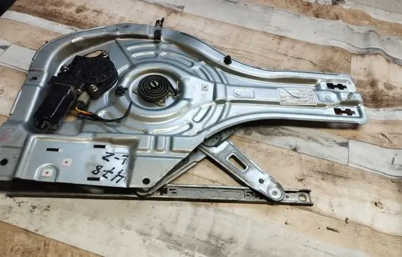 Hyundai Tucson JM Rear door window regulator with motor 834702E010