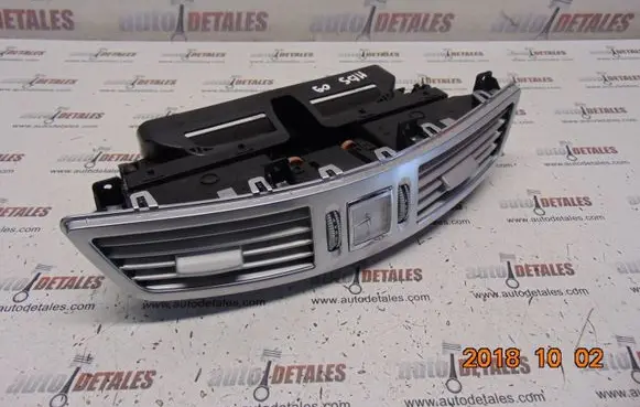 Mercedes-Benz S W221 Dash center air vent grill A2218300954