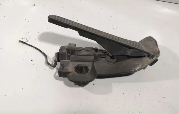 Volkswagen PASSAT B6 Accelerator throttle pedal 1K2721503M
