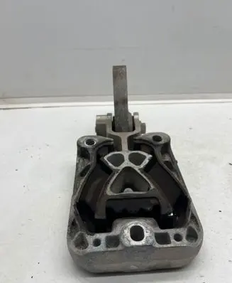 Engine mount bracket