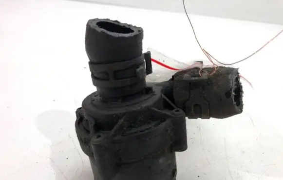 Skoda Octavia Mk3 (5E) Oil filter mounting bracket 5Q0965567J