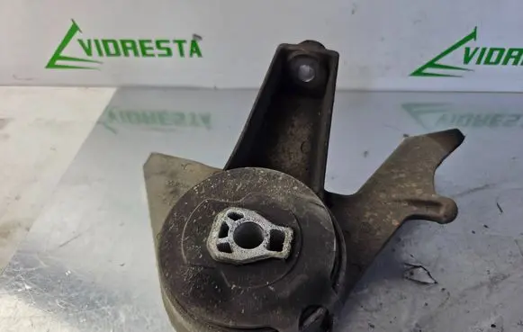 Engine mount bracket