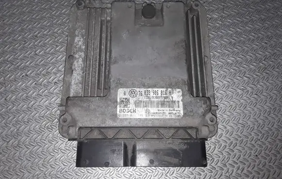 Volkswagen Jetta IV Engine control unit/module 038906016H 0281011146