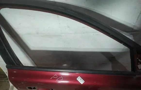 Volvo XC70 Front door glass trim molding 